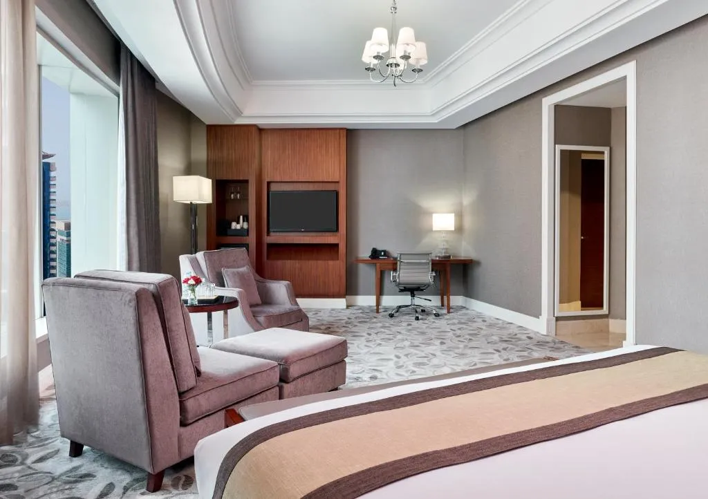 Standard King Room with City View